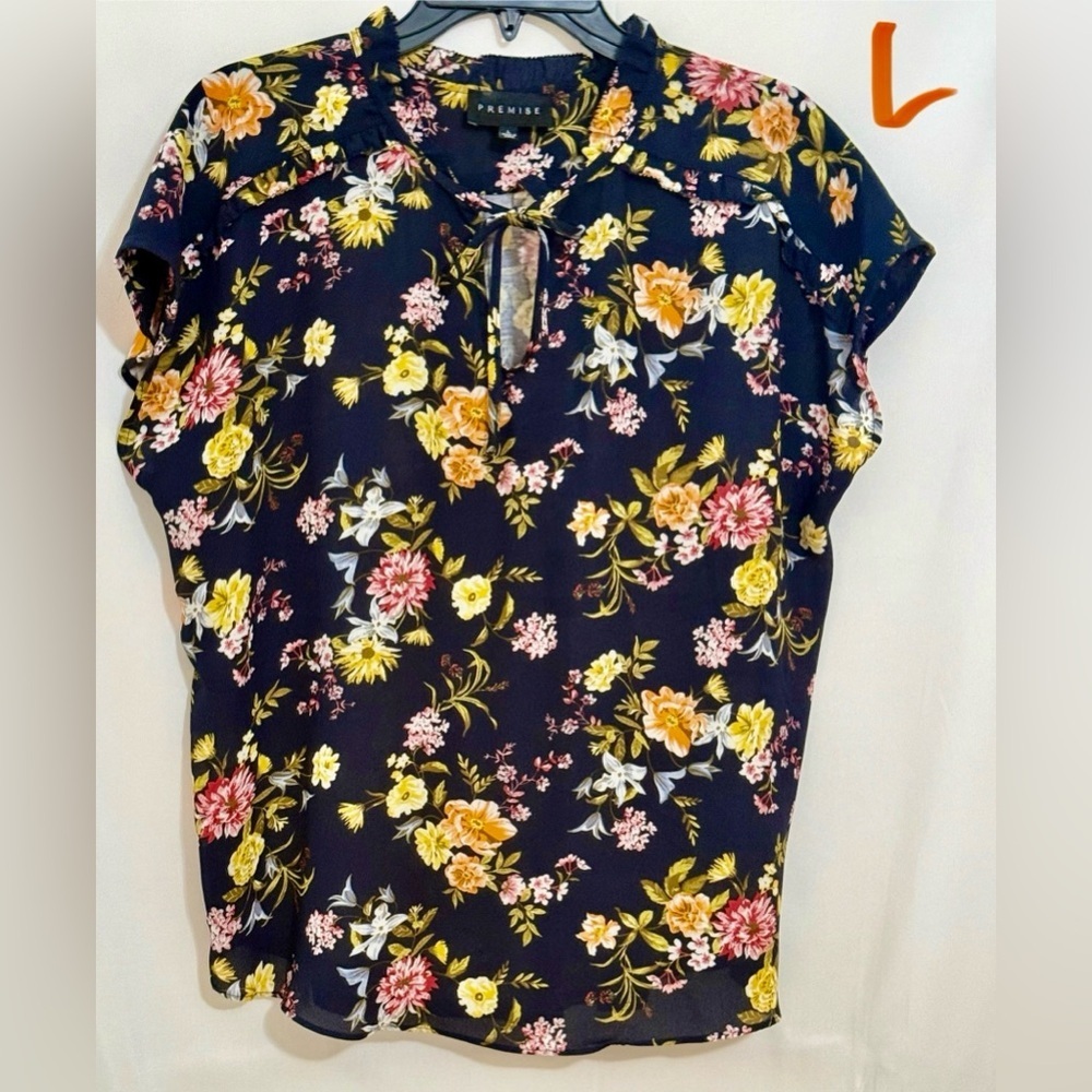 Premise Elegant Blouse in Black with Chic Design